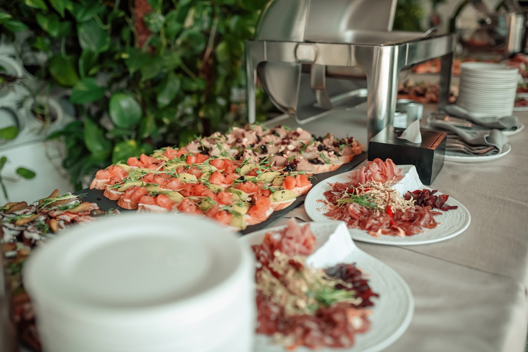 Table cocktail mariage avec buffet froid élaboré